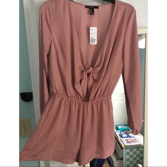 NWT ROMPER - Picture 4 of 4